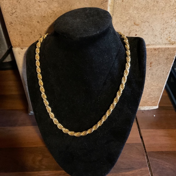 Yellow gold plated 6mm rope chain with moissanite lock. Length 18” - Picture 4 of 4